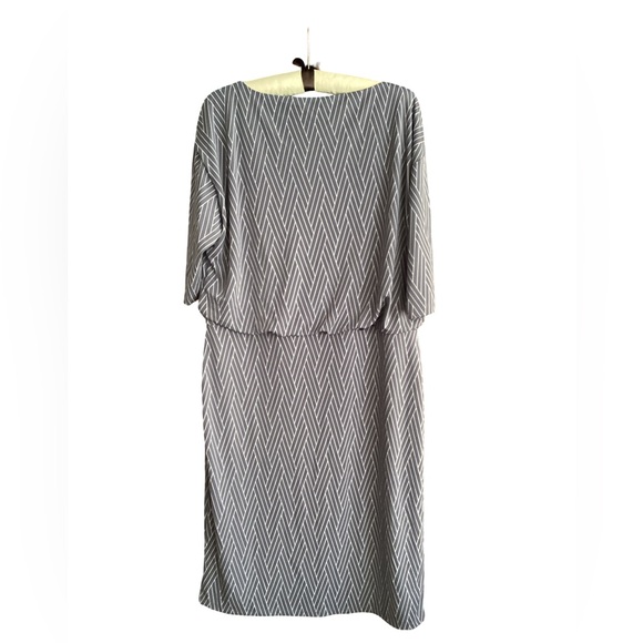 🚨 NWT Ann Taylor Gray and White Short Sleeve Dress Size Large - Picture 5 of 7